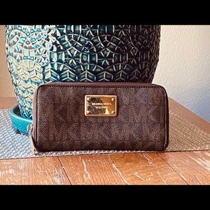 Michael Kors two tone brown leather wallet